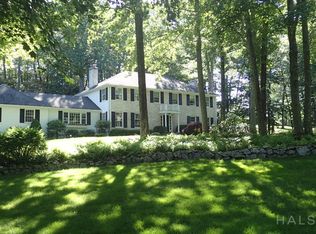 46 Pequot Ln, New Canaan, CT 06840