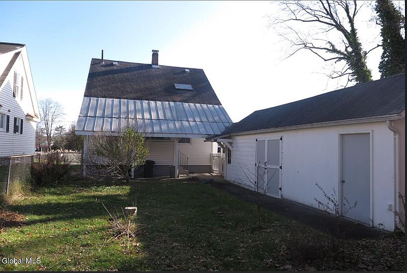 4th image of 325 Midland Avenue