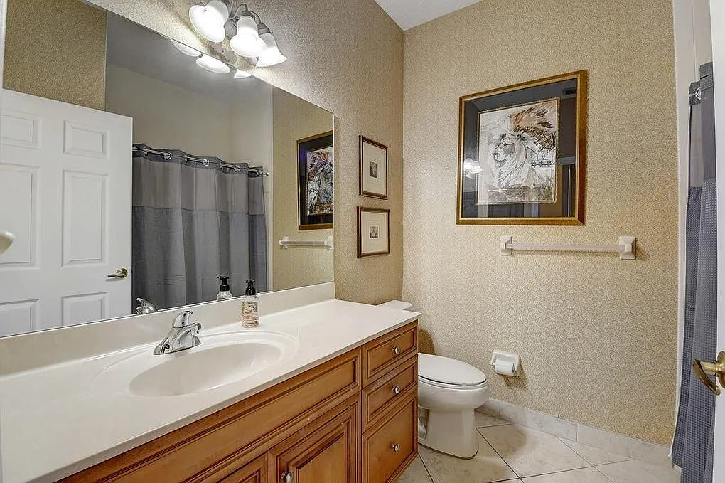 2 bed, 2.0 bath, 1427 sqft, $4,100 — Photo 4