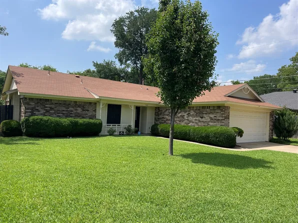 505 Englewood Ln, Hurst, TX 76053