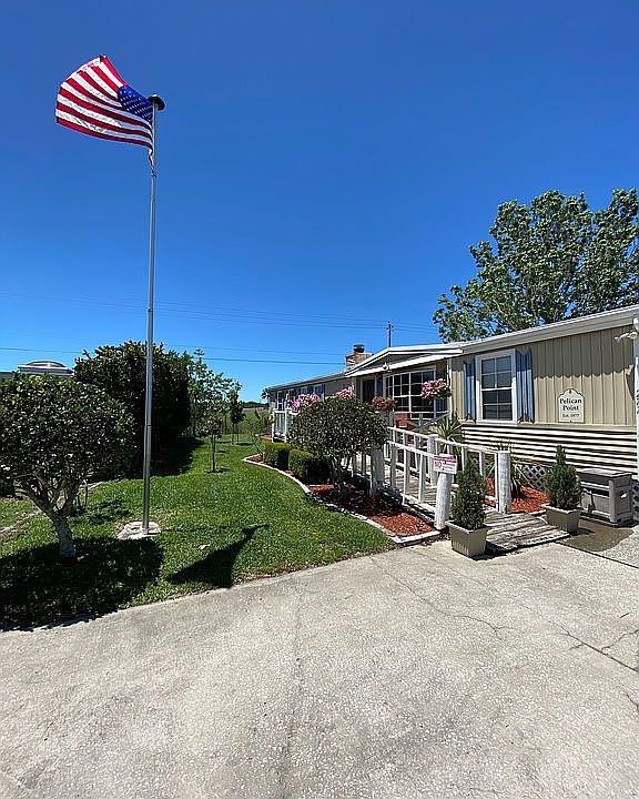 1st image of 277 Pelican Dr N