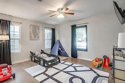 2921 Ryan Ave — Photo 9