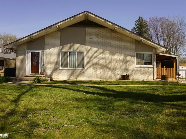 39660 Prentiss St, Harrison Township, MI 48045