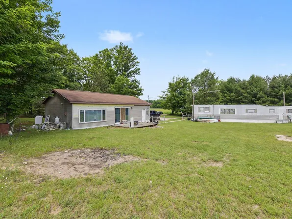 3720 Rice Rd NW, Rapid City, MI 49676