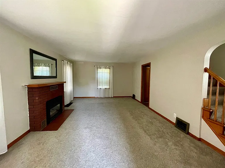 2727 Hall St — Photo 30