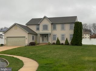 4 Slate Ct, Sicklerville, NJ 08081