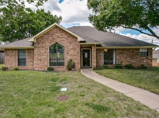 949 Canyon Ridge Dr, Desoto, TX 75115
