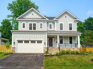 115 Saint Andrews Dr NE, Vienna, VA 22180