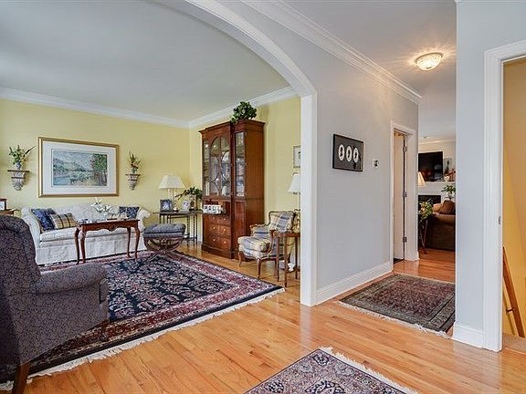 4th image of 3519 Greenway Dr