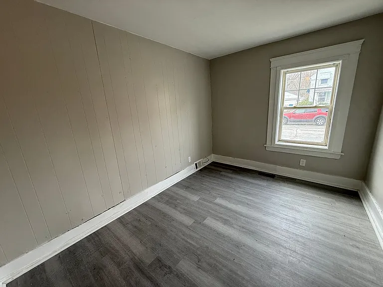 1421 Long Ave — Photo 23