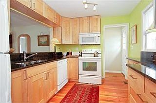 4th image of 221 S Willard St