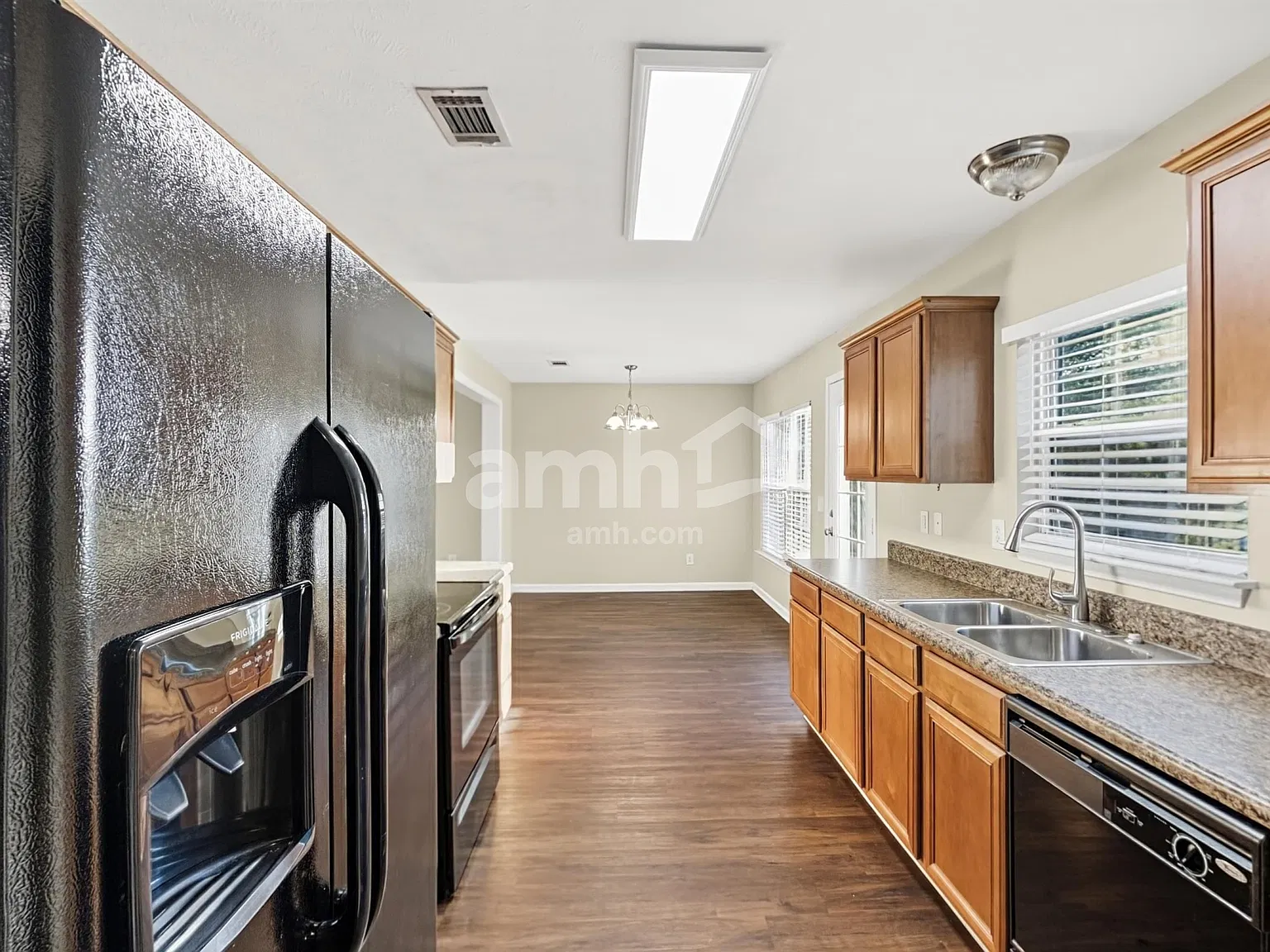 3 bed, 2.5 bath, 1656 sqft, $2,195 — Photo 4