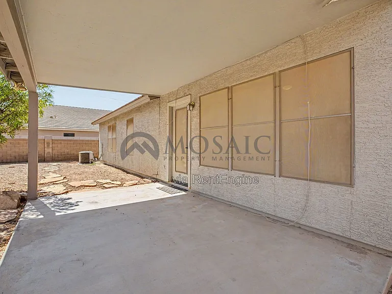 2033 E Willow Wick Rd — Photo 29