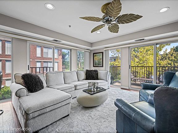 3rd image of 412 Kelburn Rd APT 212