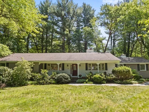 46 Wildwood Dr, Bedford, MA 01730