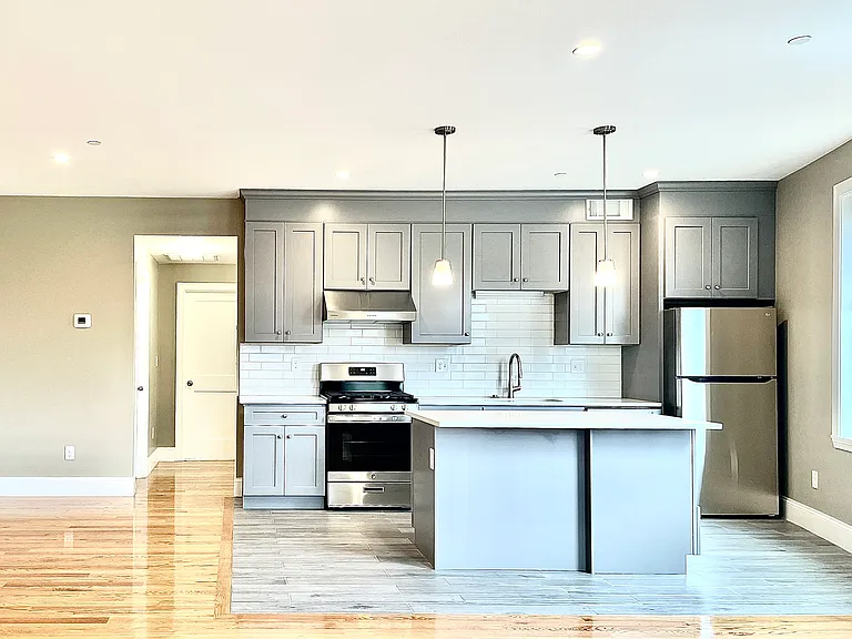 495 Geneva Ave #8 — Photo 2