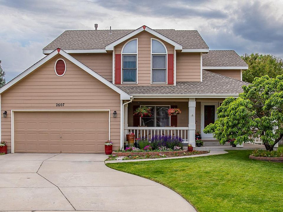 4 BR 3.5 Bath single family home on a quiet cul-de-sac. Covered front porch.