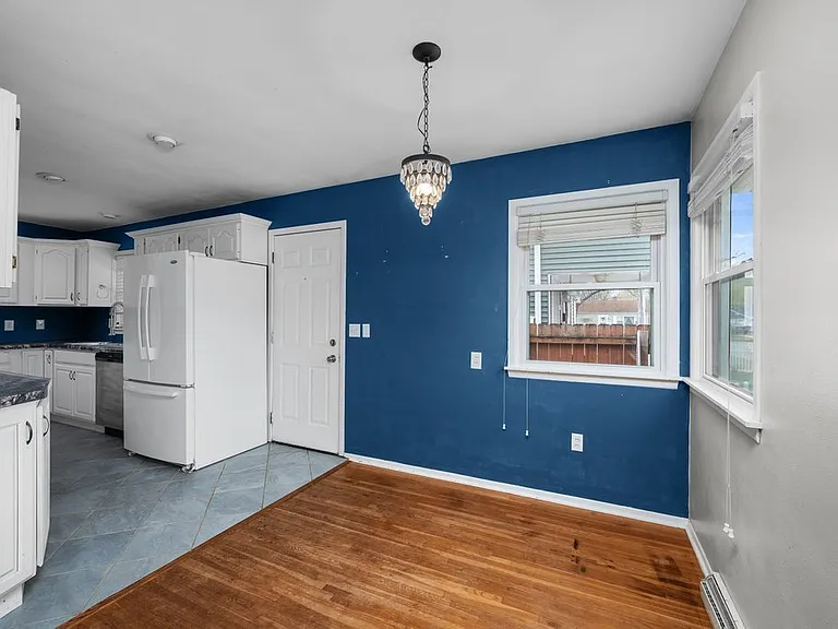 1815 Cody St — Photo 6