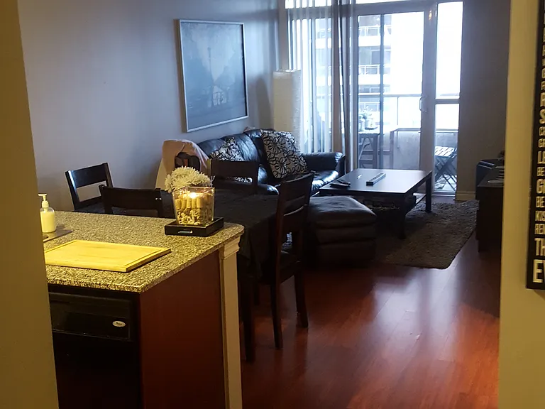 5233 Dundas St W — Photo 10