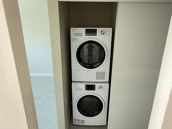 4th image of 502 E Glenn St #11