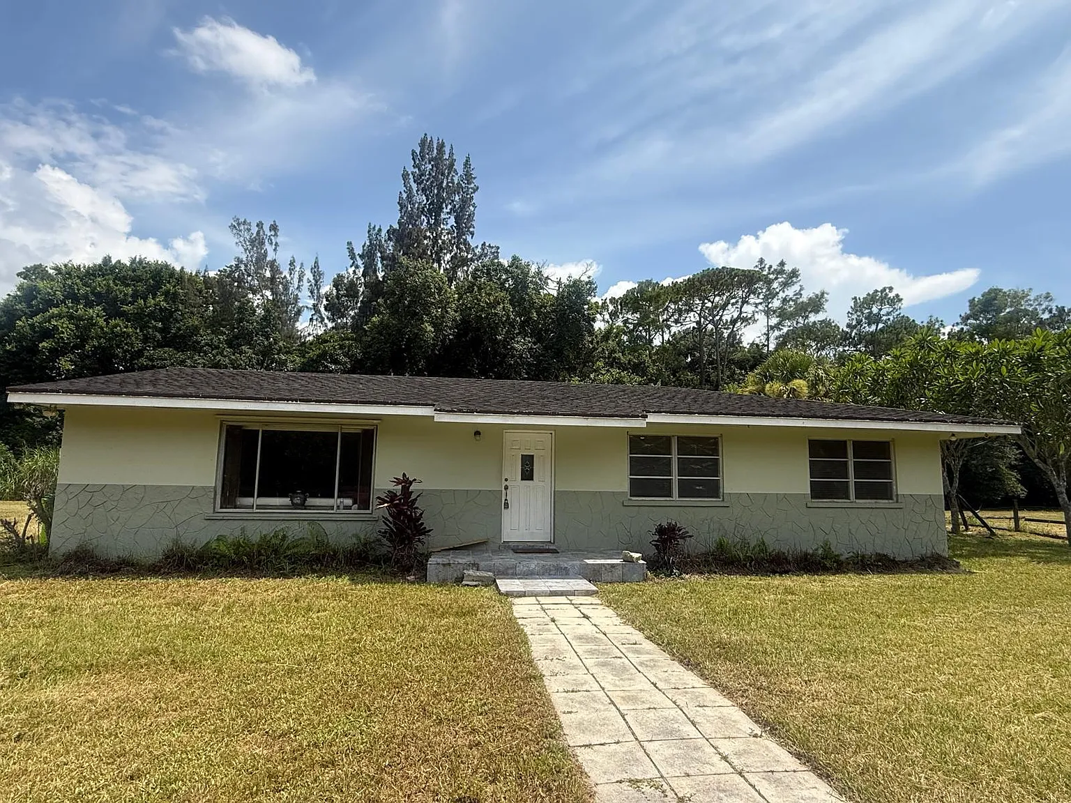 3 bed, 1.0 bath, 1484 sqft, $3,900 — Photo 1
