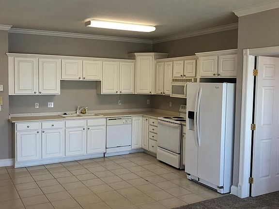 3rd image of 1345 SE Florence Dr APT 409