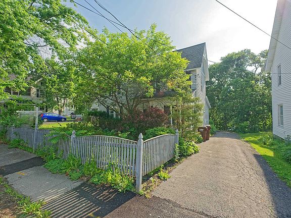 3rd image of 25 Pleasant St