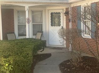 257 Doral Ct, Elk Grove Village, IL 60007