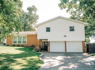 709 S Hilldale Ave, Eureka, IL