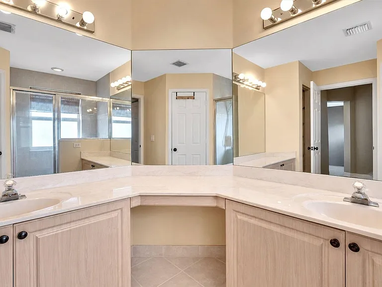 7145 Crescent Creek Way #7145 — Photo 5