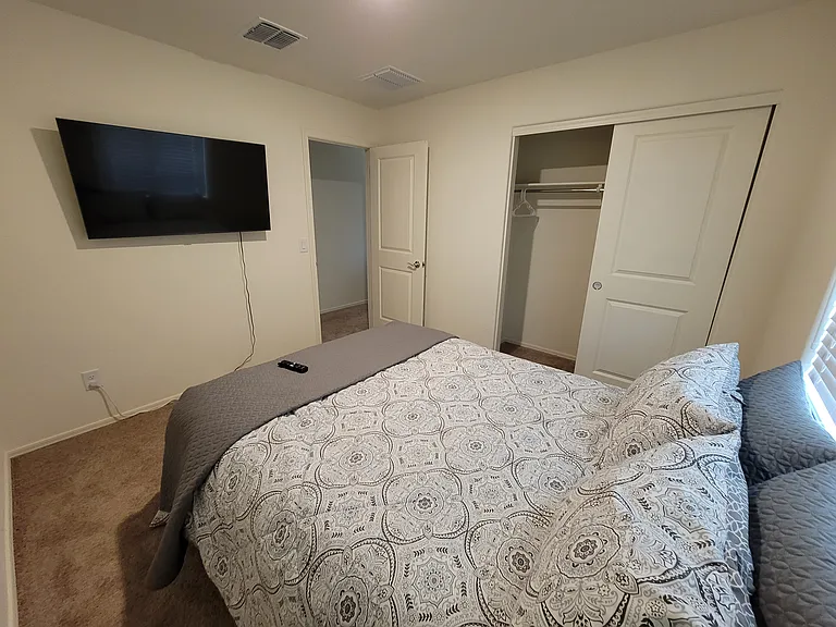 517 W Black Hawk Pl — Photo 3