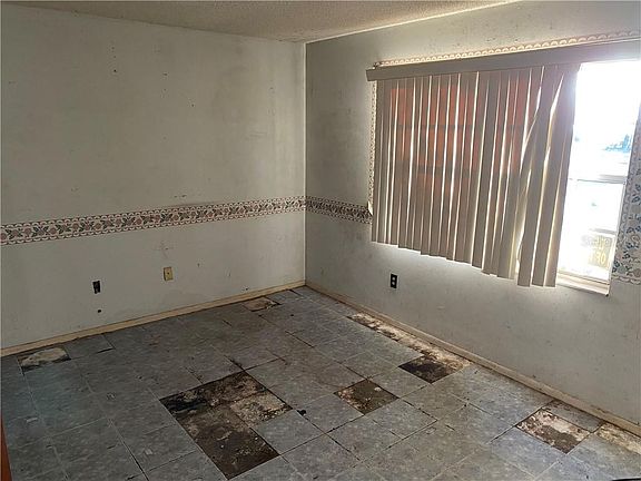 3rd image of 1612 McLeod Dr