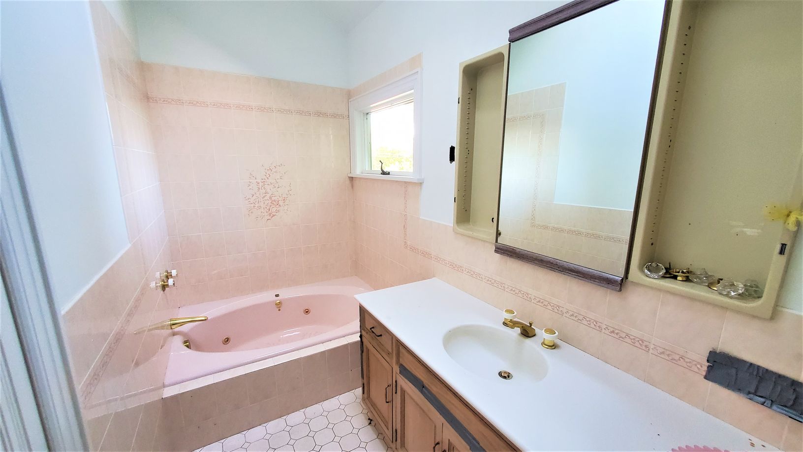  Upper Full Bathroom