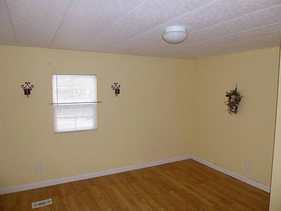 2nd image of 927 Strawberry Rd