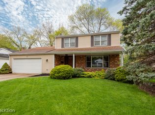 325 Berry Dr, Naperville, IL 60540