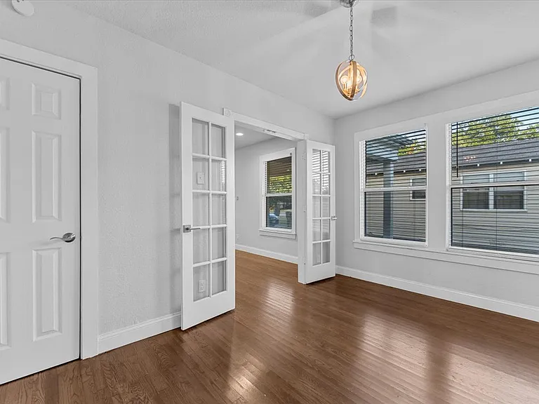 1119 Clinton St — Photo 5