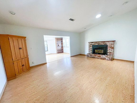 3rd image of 601 Herrick Ave