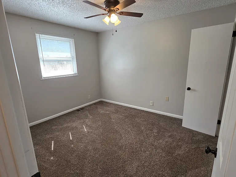 865 Louisville Hwy #B — Photo 20