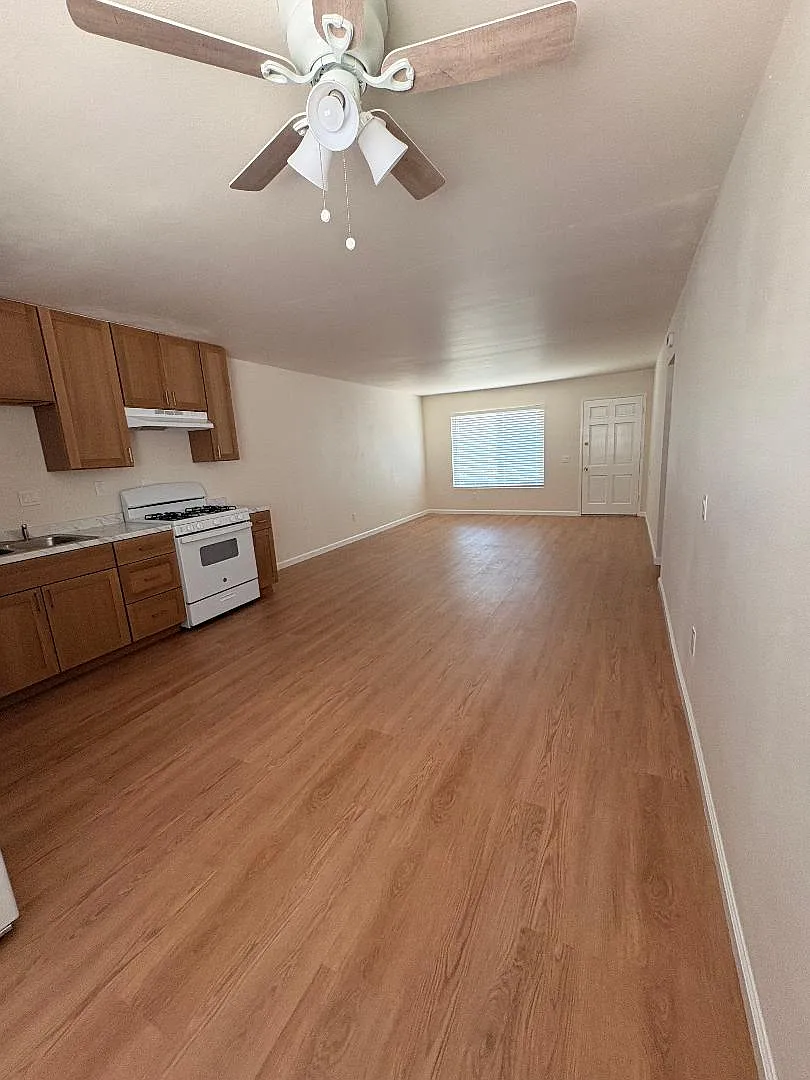 2 bed, 900 sqft, $2,350 — Photo 2