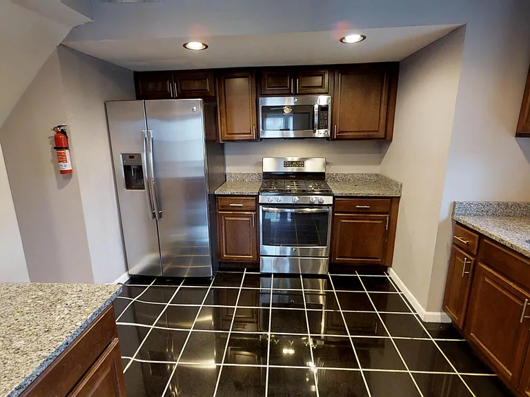 120 Lorraine Ave — Photo 6