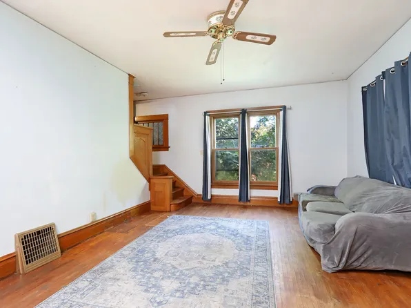 201 N Dewey St, Prairie City, IA 50228