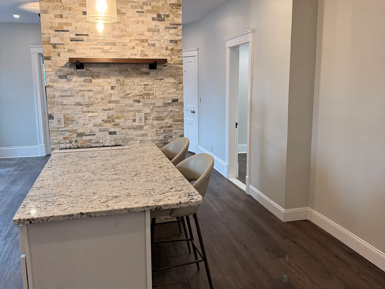 2 bed, 1150 sqft, $2,400 — Photo 3