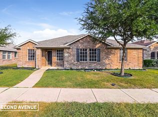 822 Smokey Oak St, Lancaster, TX 75146