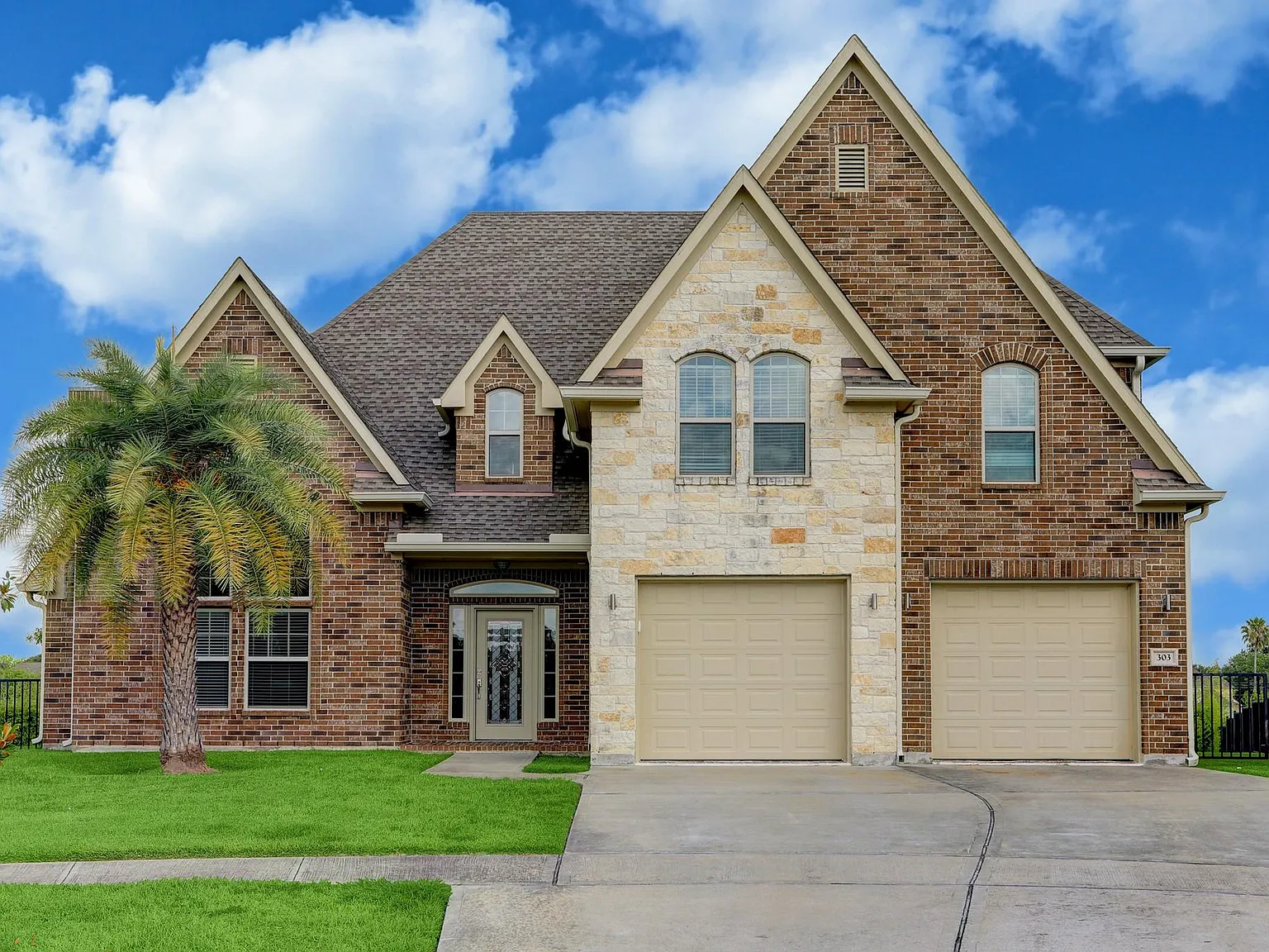 4 bed, 3.5 bath, 3871 sqft, $3,800 — Photo 1