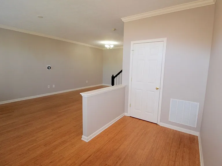 2189 Deyerle Ave — Photo 3