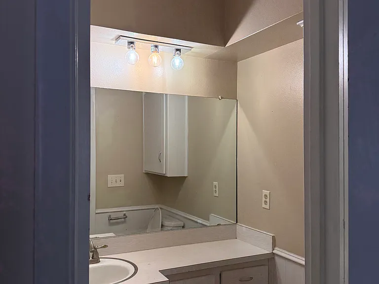 3409 Thurman St #B — Photo 10