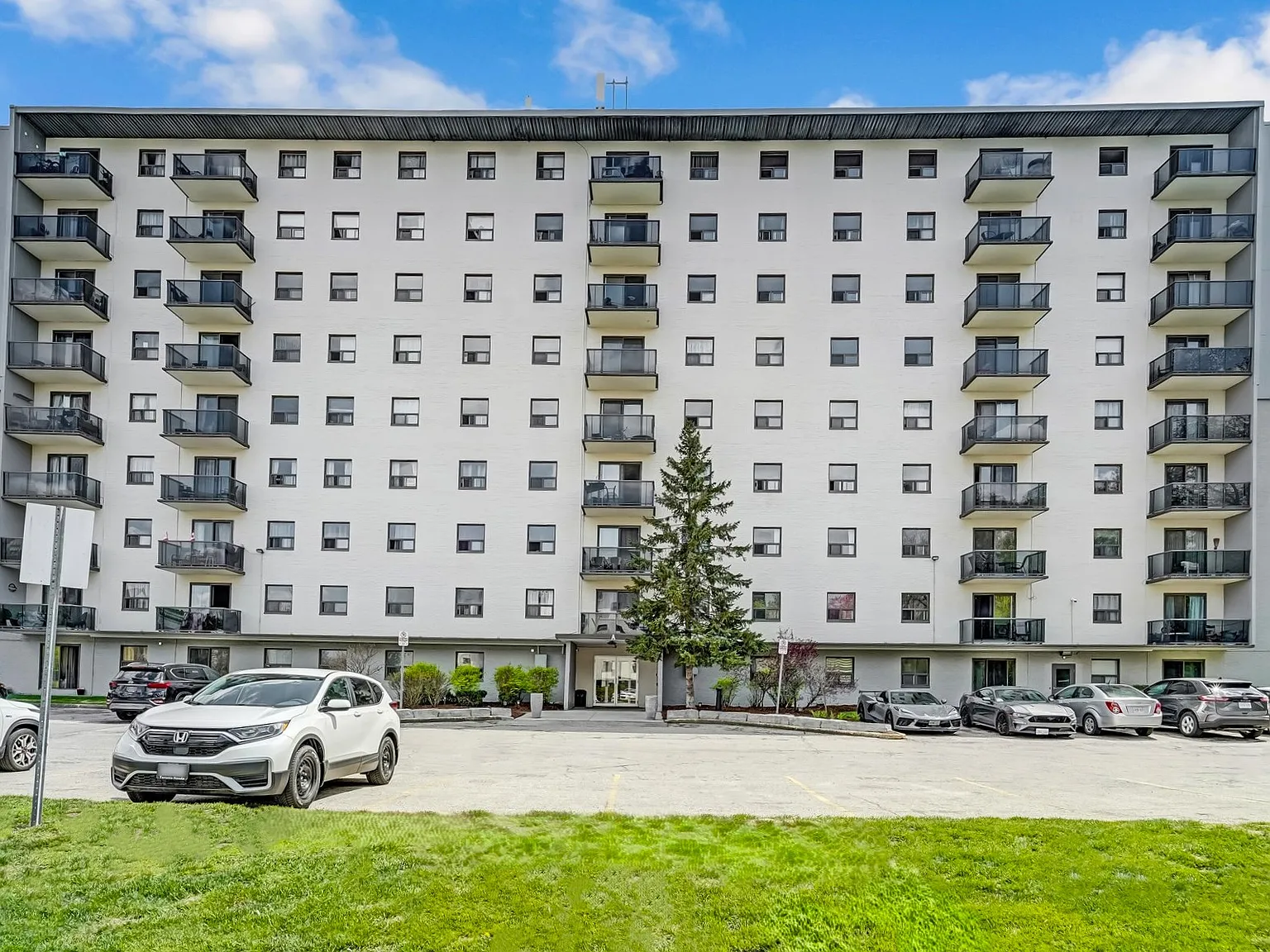 Park Lane Towers Apartments — Photo 2