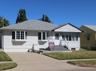 1214 4th St W, Williston, ND 58801