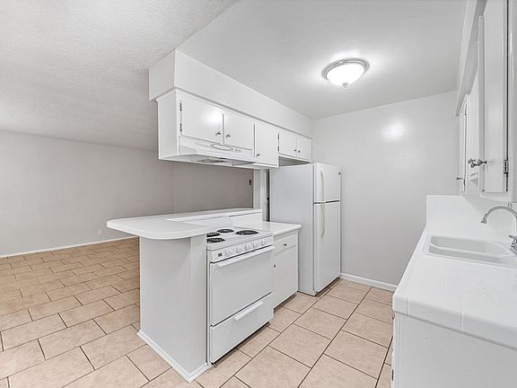 5th image of 912 Gladys Ave APT 8