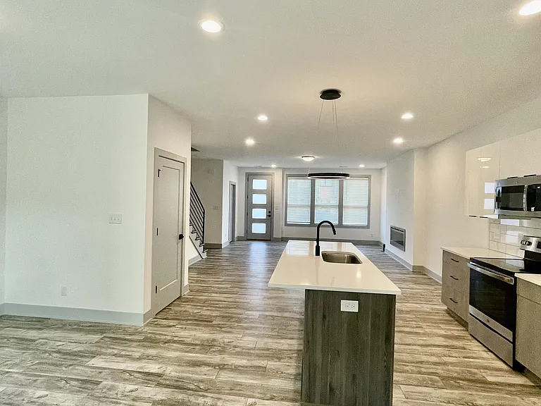 420 Breezewood Dr #107 — Photo 27